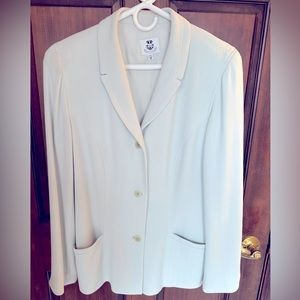 Renfrew Women’s Designer Single-Breasted Blazer and Pants Suit